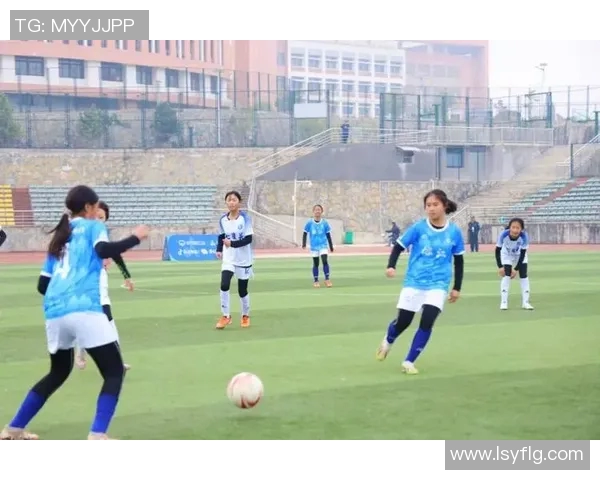 足球明星齐聚中国综艺节目展现球场魅力与娱乐才华引发粉丝热烈追捧